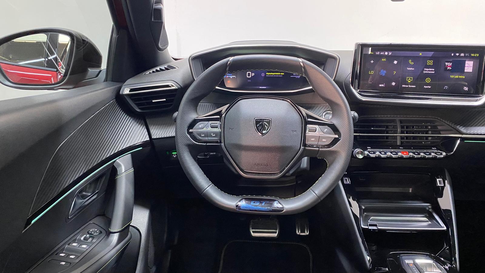 PEUGEOT 2008 5